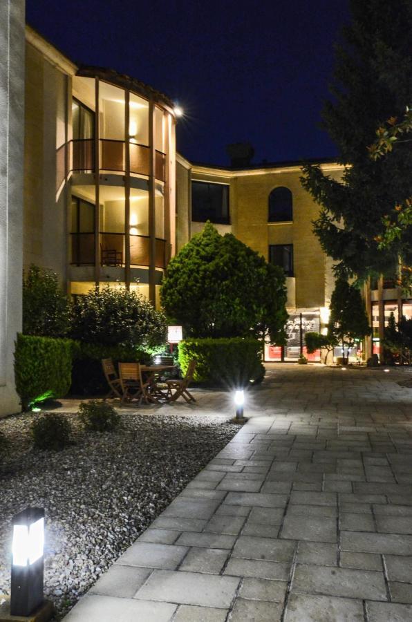 Au Grand Hotel De Sarlat - Pavillon De Selves מראה חיצוני תמונה